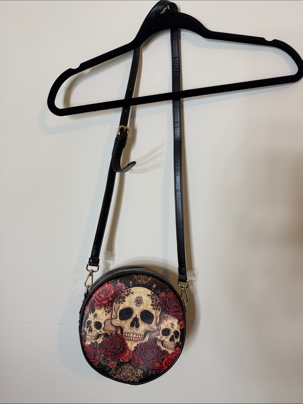 Skull & Roses Round Crossbody Bag + Matching Wallet Gothic - Picture 3 of 6